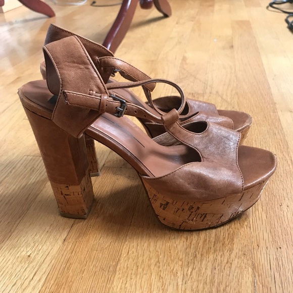 Dolce Vita Platform Sandals - Picture 2 of 3